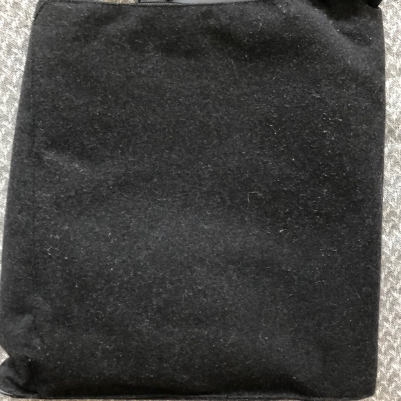 Speck A-line 10.2” Laptop Tote (Black/Grey) - Picture 3 of 7